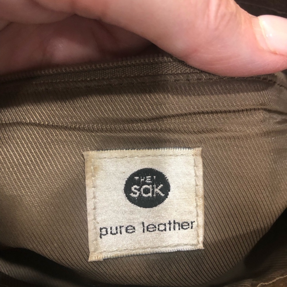 The Sak brown leather shoulder bag. Top zip. Casual outside zip pocket - Picture 6 of 15